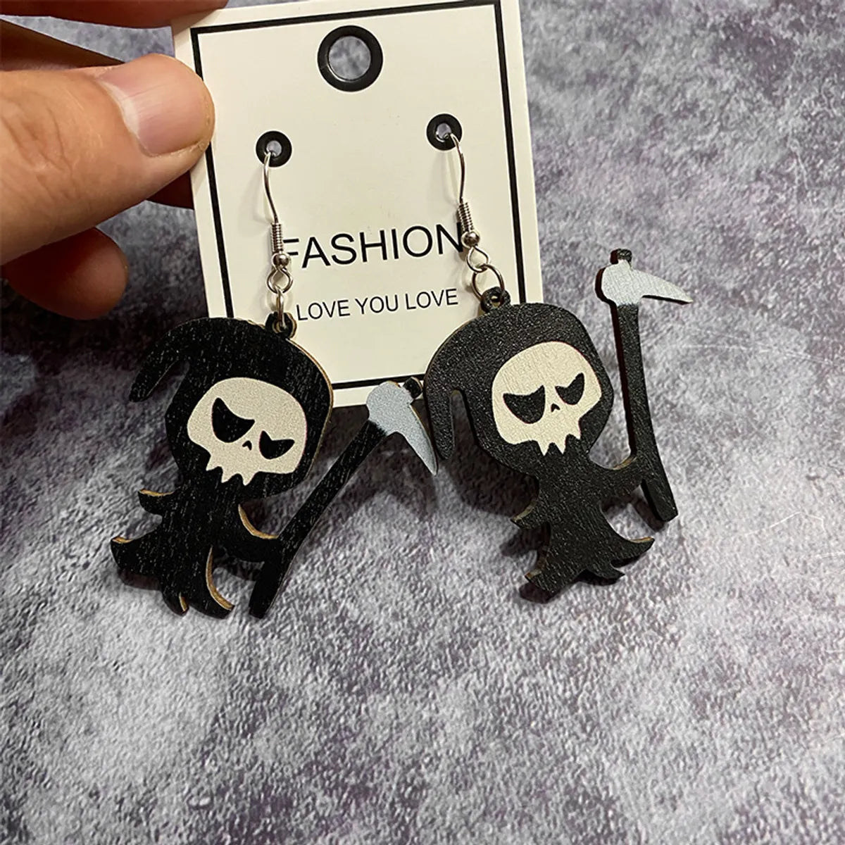 1 Pair Punk Halloween Pattern Skull Ghost Wood Earrings