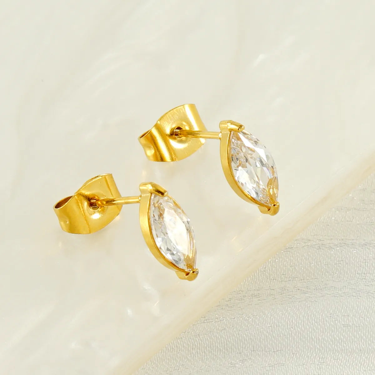 1 Pair Queen Shiny Heart Shape Crown Inlay Stainless Steel Zircon 18K Gold Plated Ear Studs