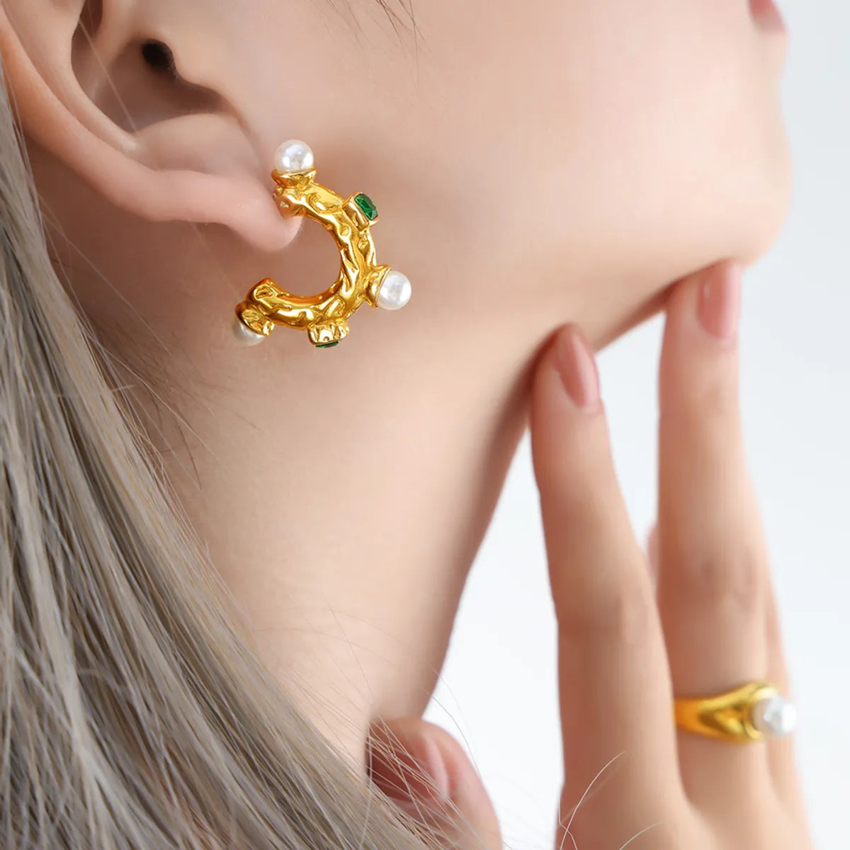 1 Pair Retro Baroque Style C Shape Plating Inlay Titanium Steel Artificial Pearls Glass Stone 18k Gold Plated Ear Studs