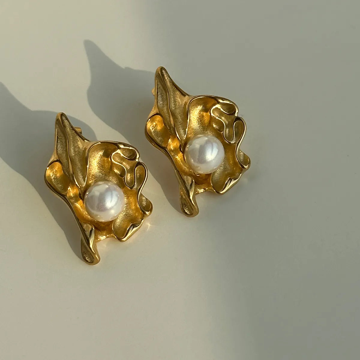 1 Pair Retro Classic Style Flower Plating Inlay 304 Stainless Steel Artificial Pearls 18K Gold Plated Ear Studs