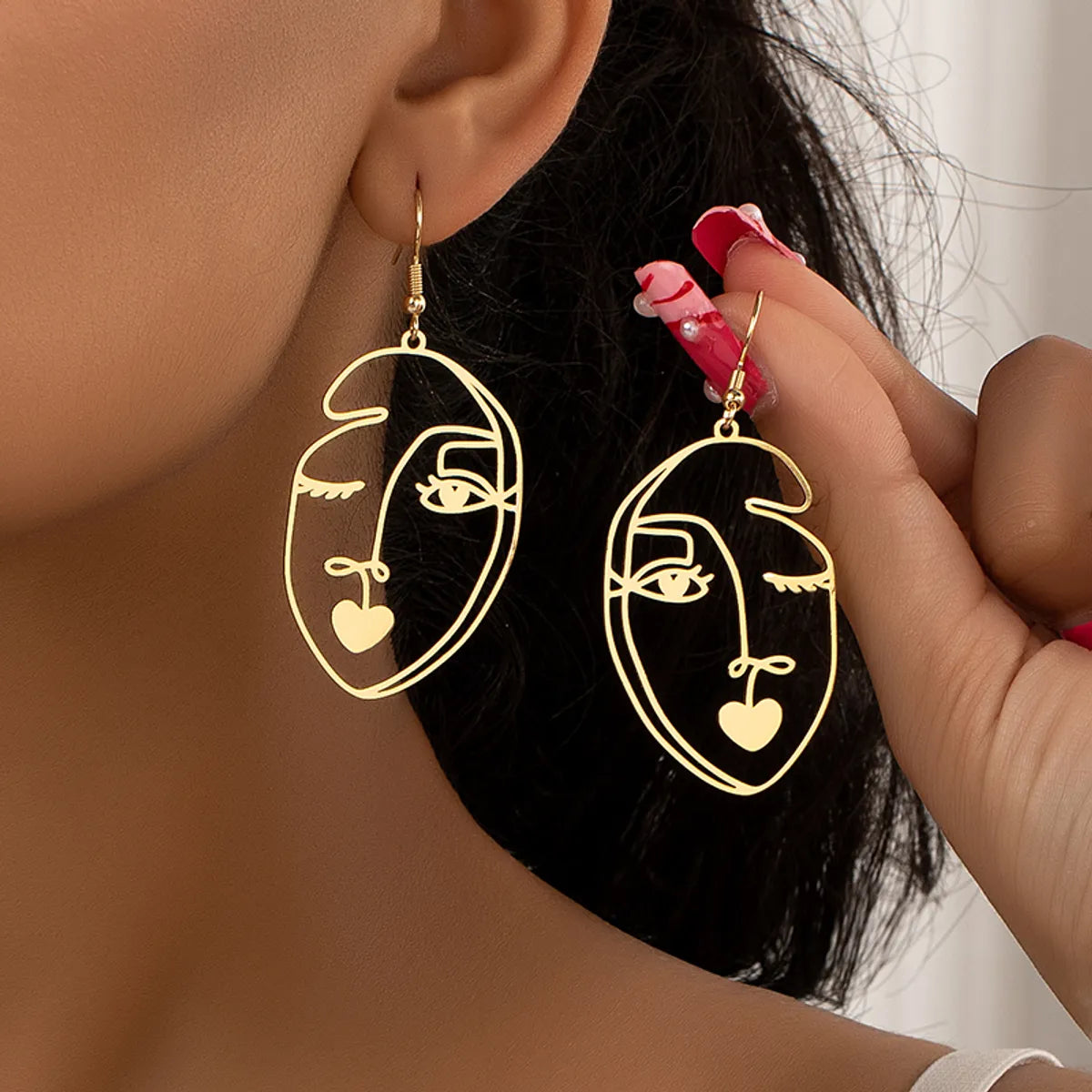 1 Pair Retro Commute Human Face Plating Alloy Gold Plated Drop Earrings