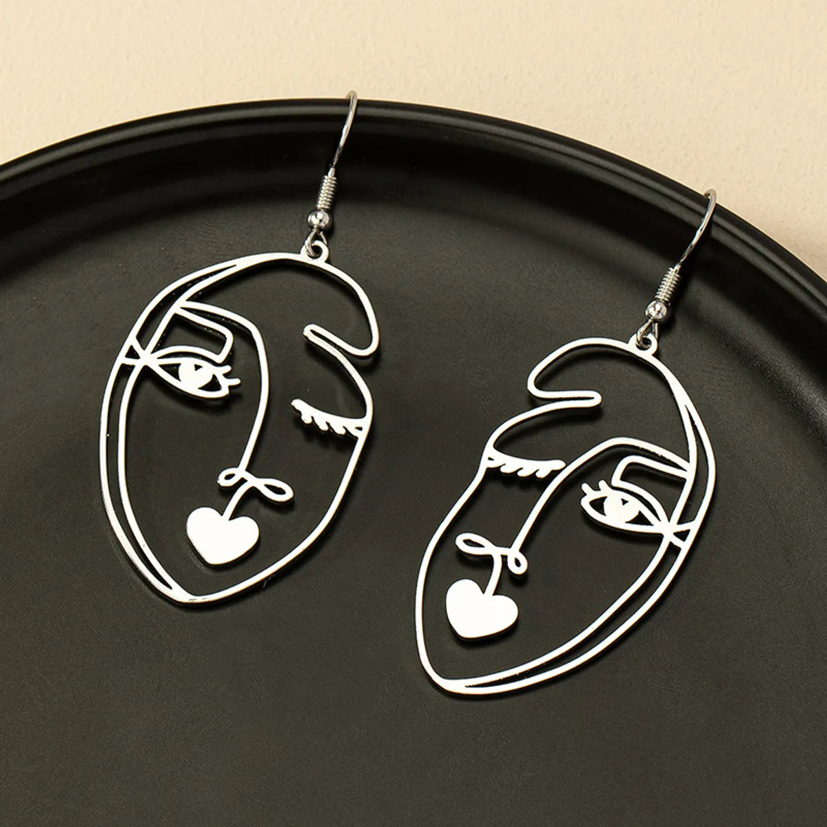 1 Pair Retro Commute Human Face Plating Alloy Gold Plated Drop Earrings