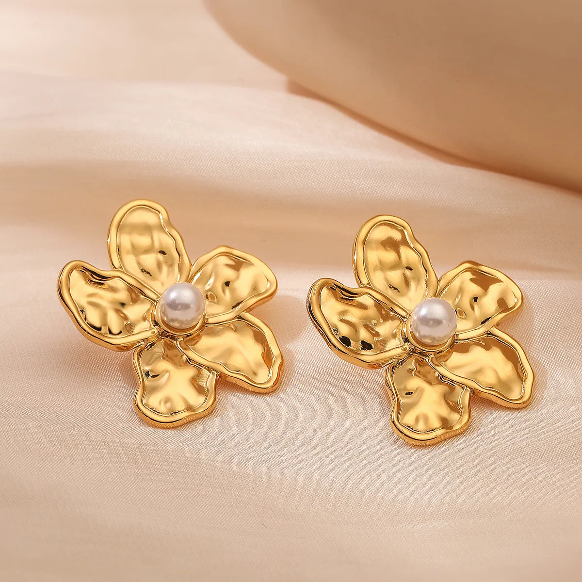 1 Pair Retro Exaggerated Flower Inlay 304 Stainless Steel Pearl Ear Studs