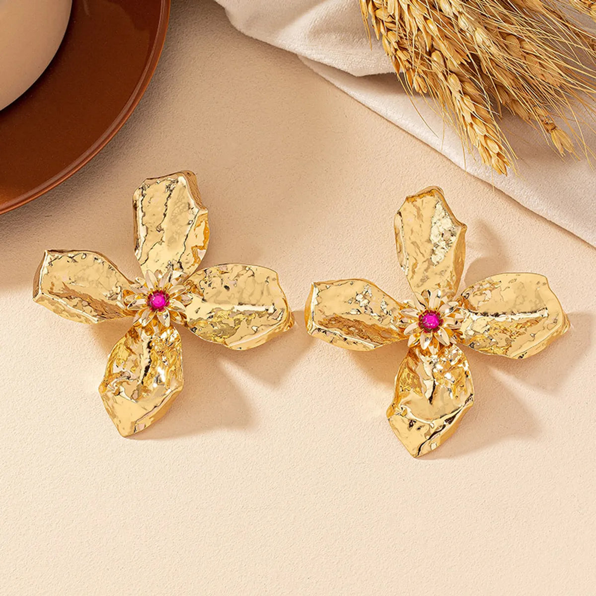 1 Pair Retro Exaggerated Flower Plating Alloy Gold Plated Ear Studs