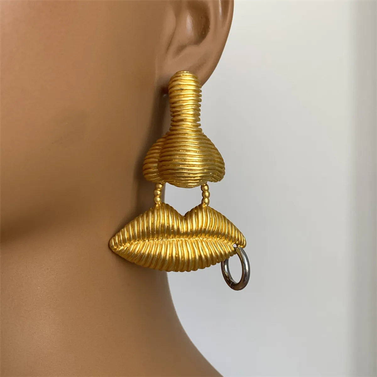 1 Pair Retro Exaggerated Lips Eye Inlay Arylic Copper Alloy Artificial Pearls Rhinestones Gold Plated Drop Earrings