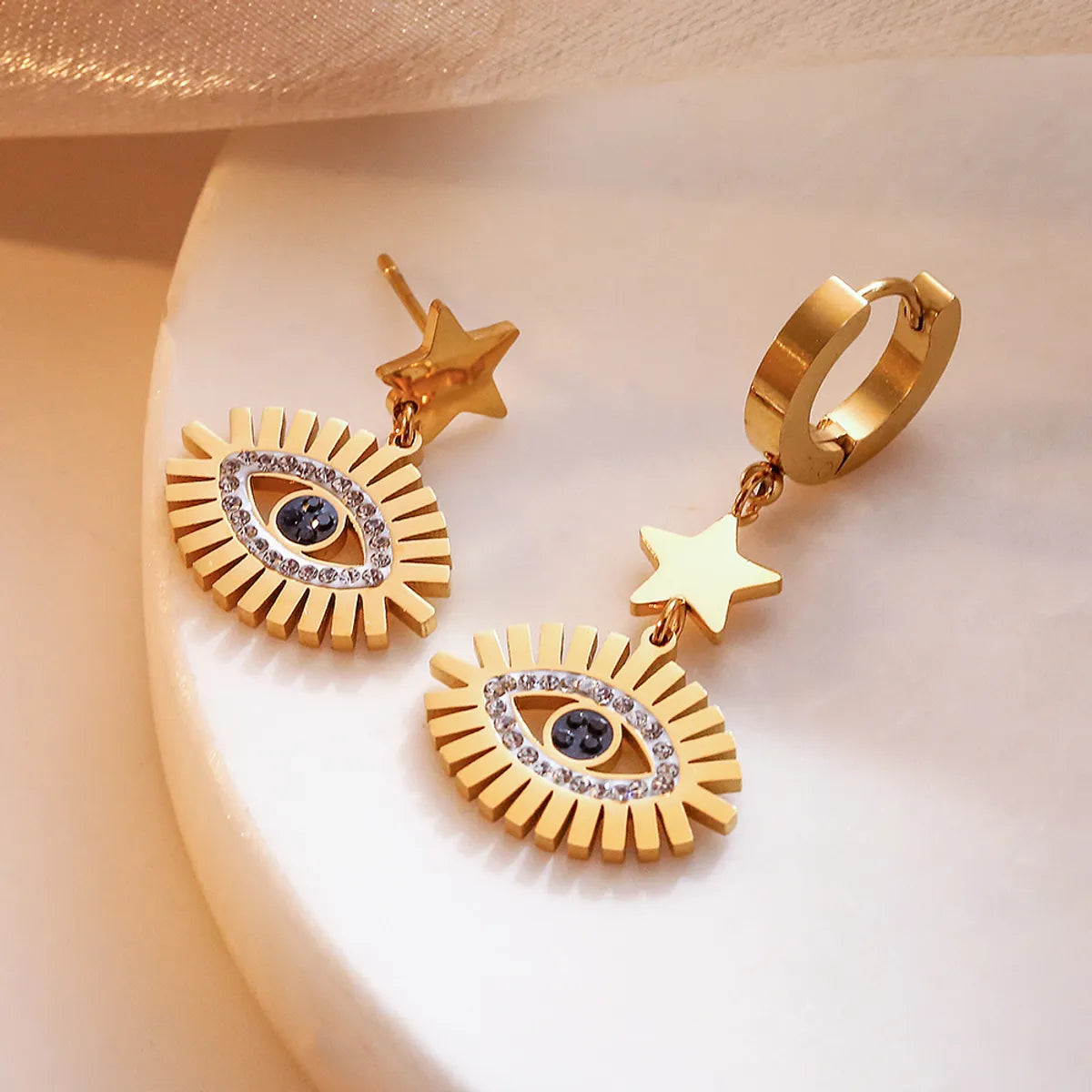 1 Pair Retro Eye Plating Inlay Stainless Steel Rhinestones Gold Plated Drop Earrings