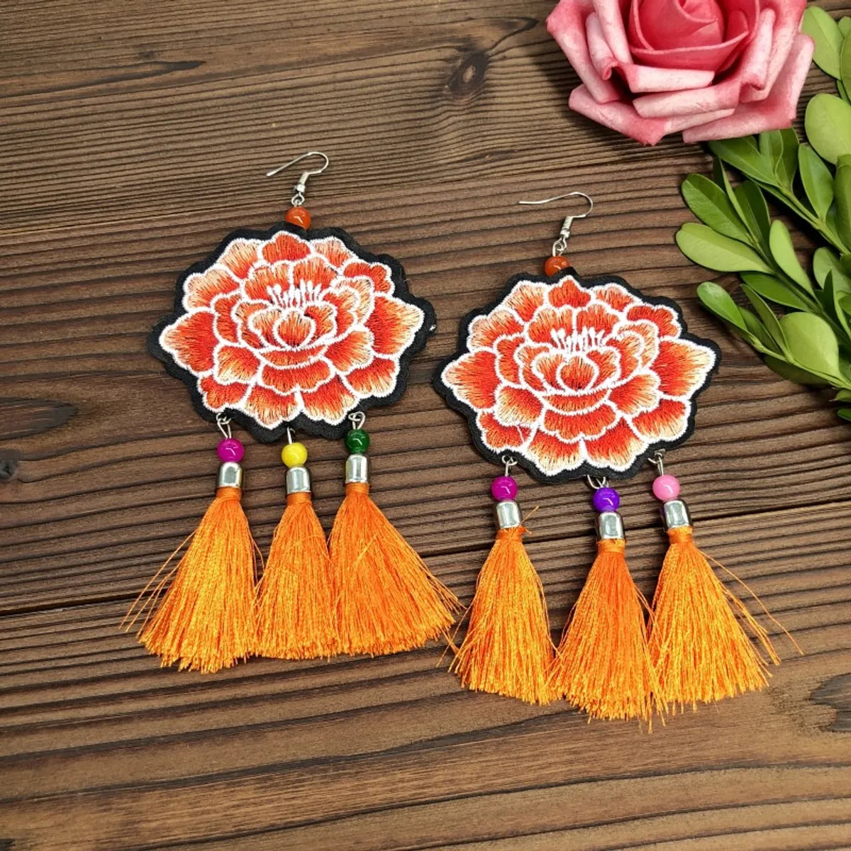 1 Pair Retro Floral Embroidery Alloy Drop Earrings