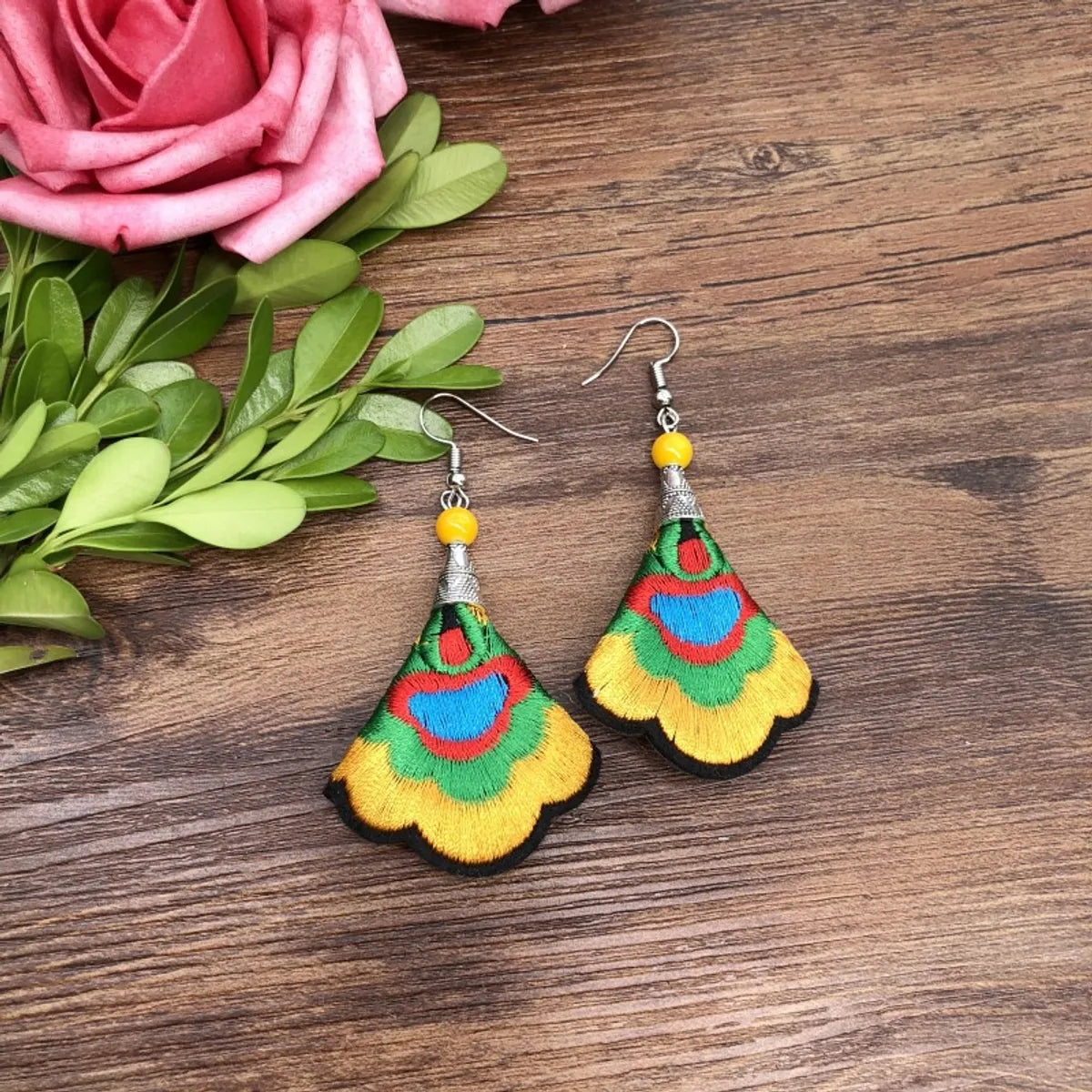 1 Pair Retro Floral Embroidery Alloy Drop Earrings