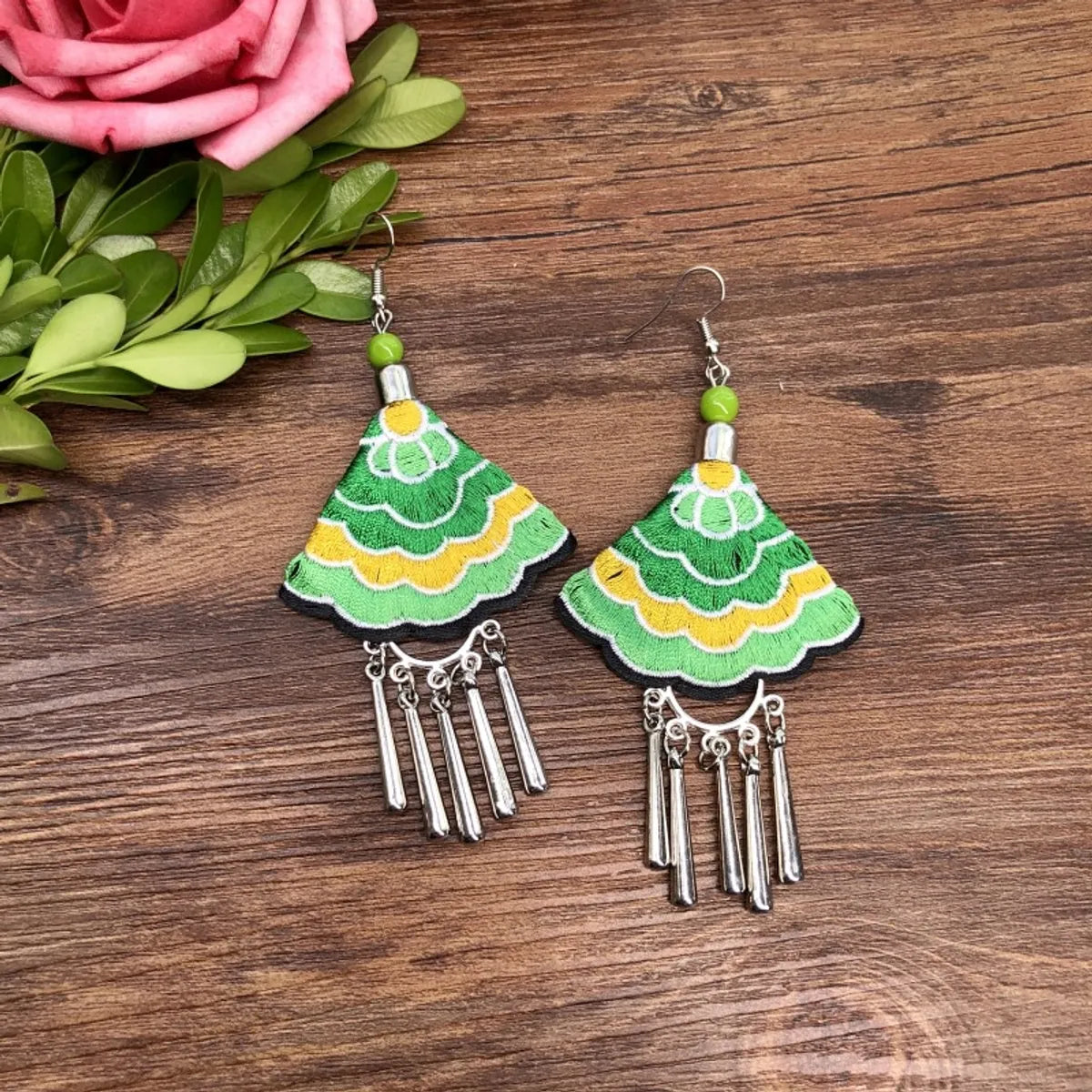 1 Pair Retro Floral Embroidery Alloy Drop Earrings