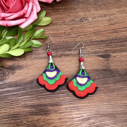 1 Pair Retro Floral Embroidery Alloy Drop Earrings