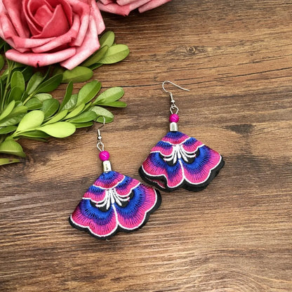 1 Pair Retro Floral Embroidery Alloy Drop Earrings