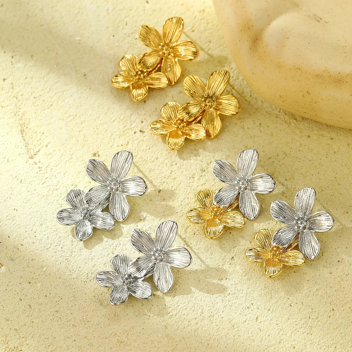 1 Pair Retro Flower 304 Stainless Steel Ear Studs