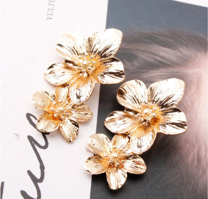 1 Pair Retro Flower Alloy Women'S Drop Earrings