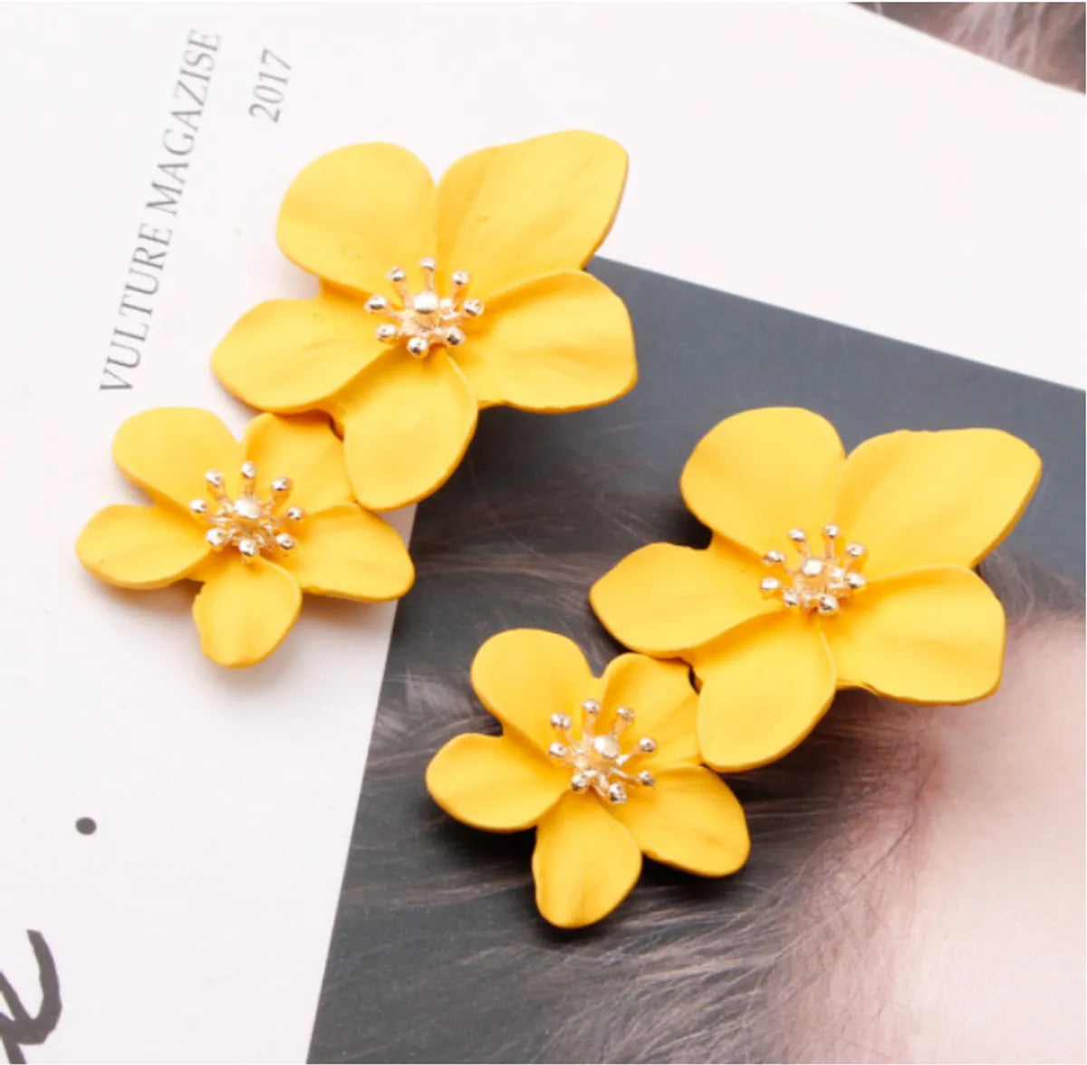 1 Pair Retro Flower Alloy Women'S Drop Earrings