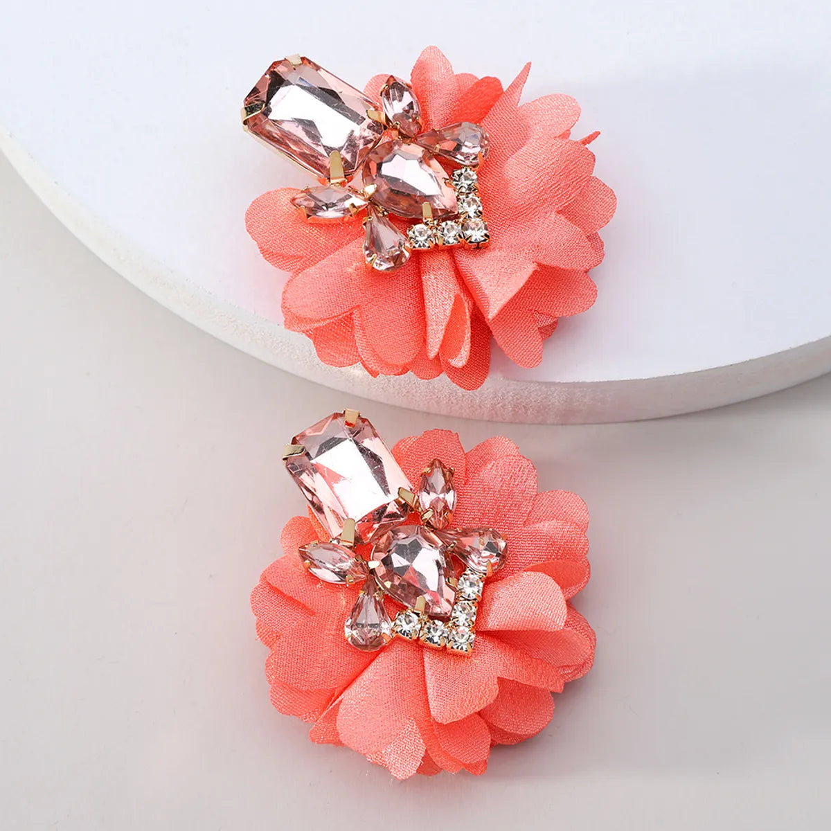 1 Pair Retro Flower Cloth Inlay Rhinestones Women'S Ear Studs