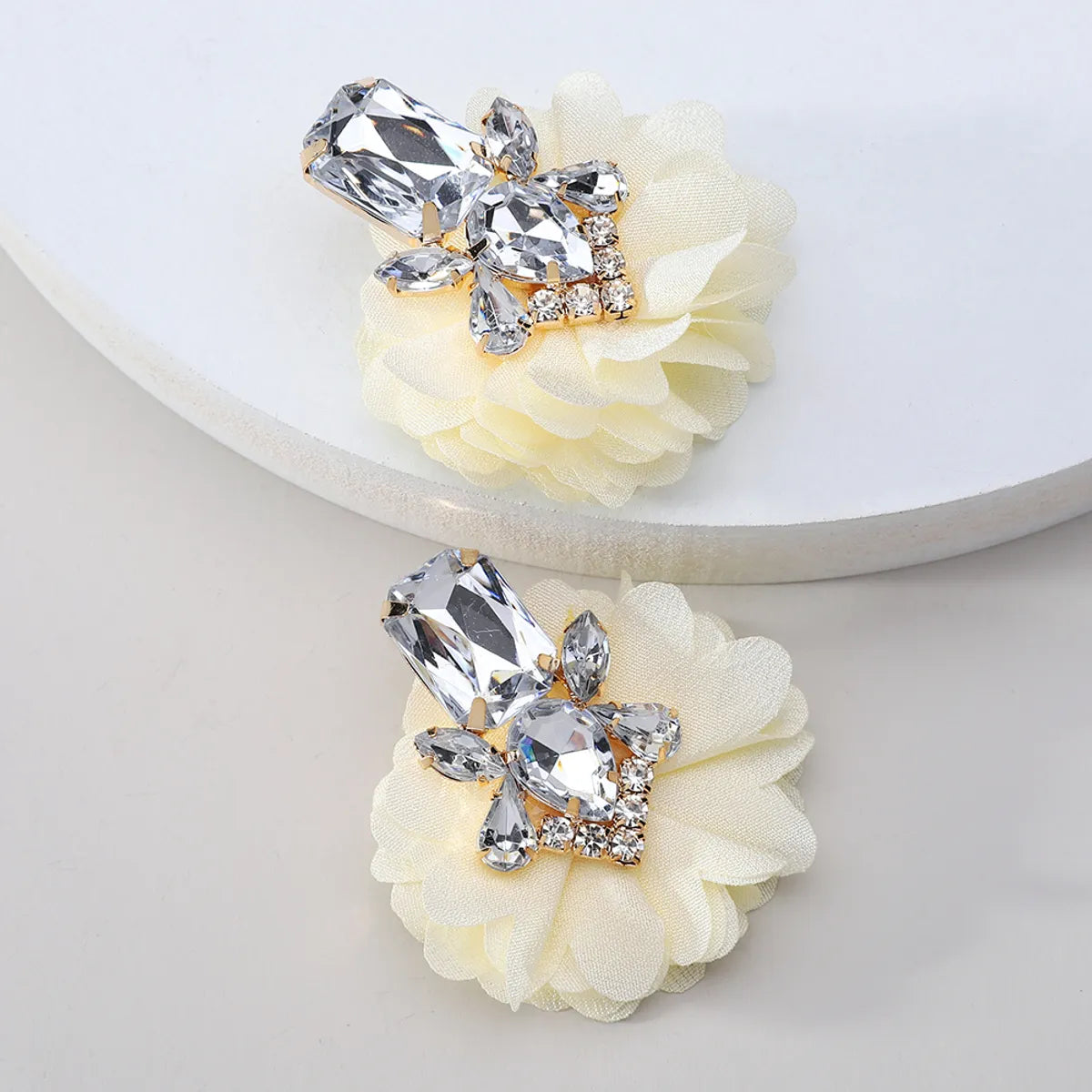 1 Pair Retro Flower Cloth Inlay Rhinestones Women'S Ear Studs