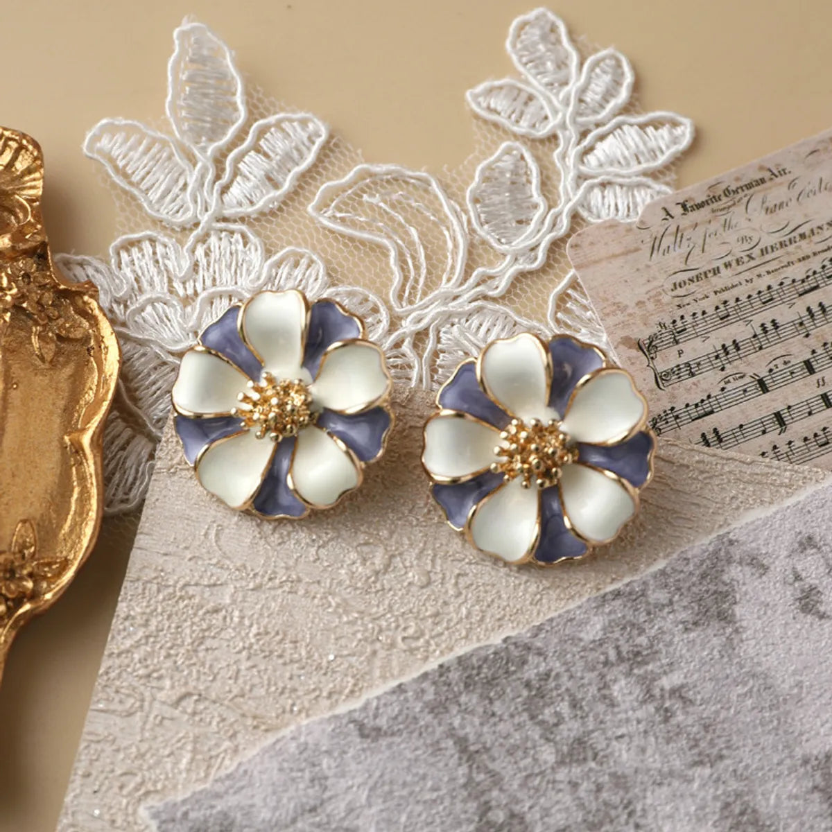 1 Pair Retro Flower Enamel Imitation Pearl Ear Studs