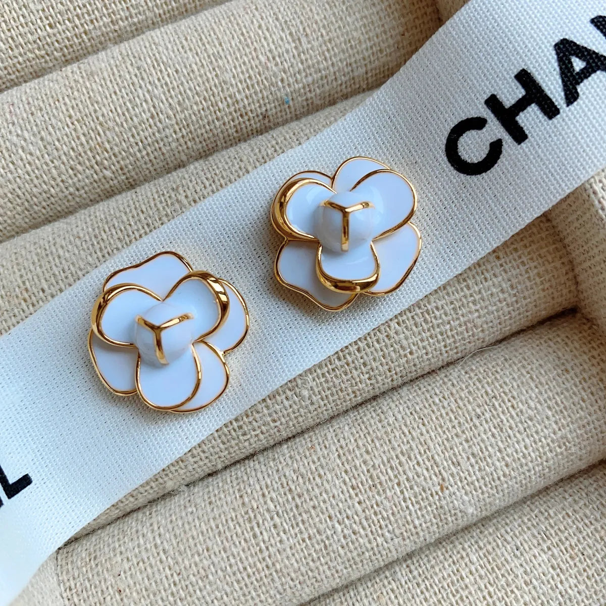 1 Pair Retro Flower Enamel Metal Ear Studs