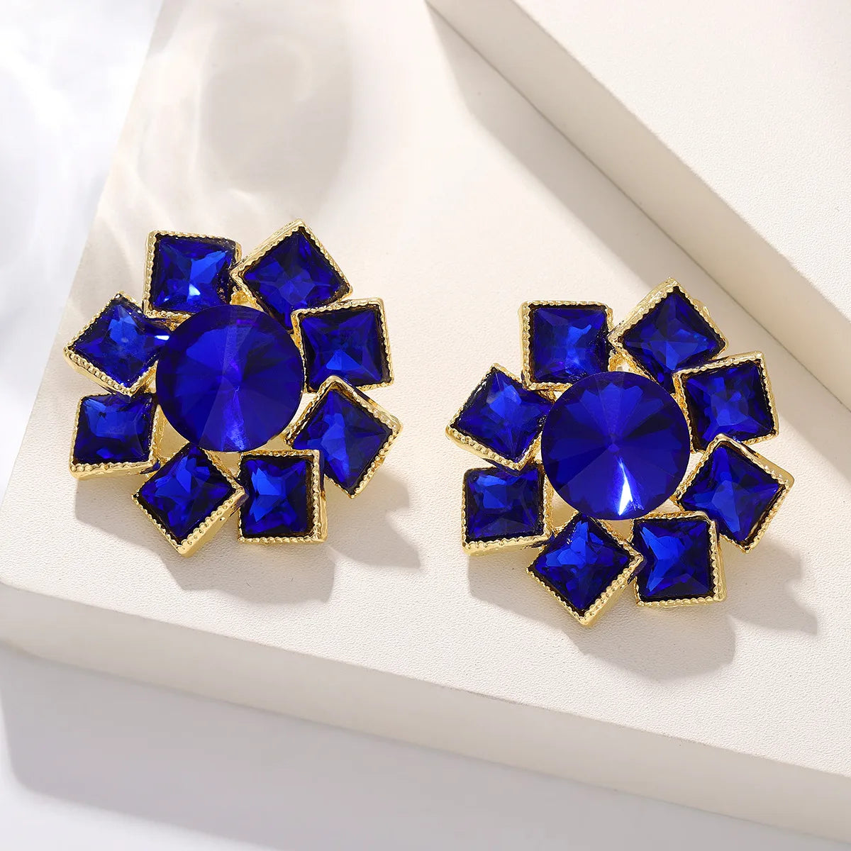 1 Pair Retro Flower Inlay Alloy Rhinestone Ear Studs