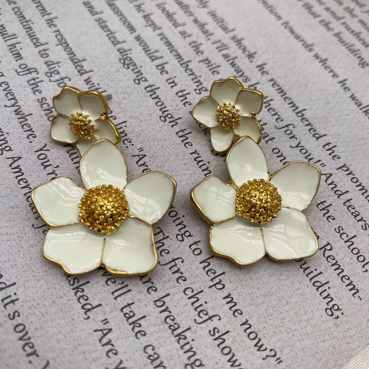 1 Pair Retro Flower Plating Alloy Drop Earrings