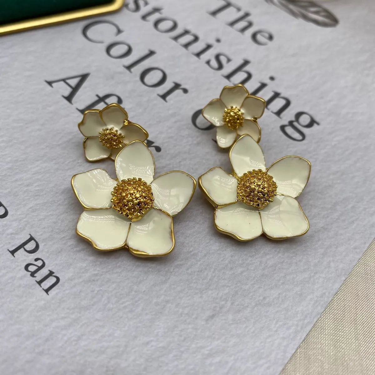 1 Pair Retro Flower Plating Alloy Drop Earrings