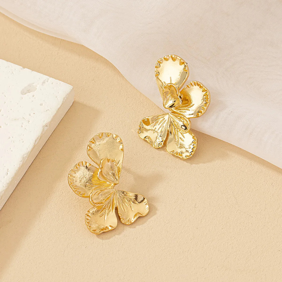 1 Pair Retro Flower Plating Alloy Gold Plated Ear Studs