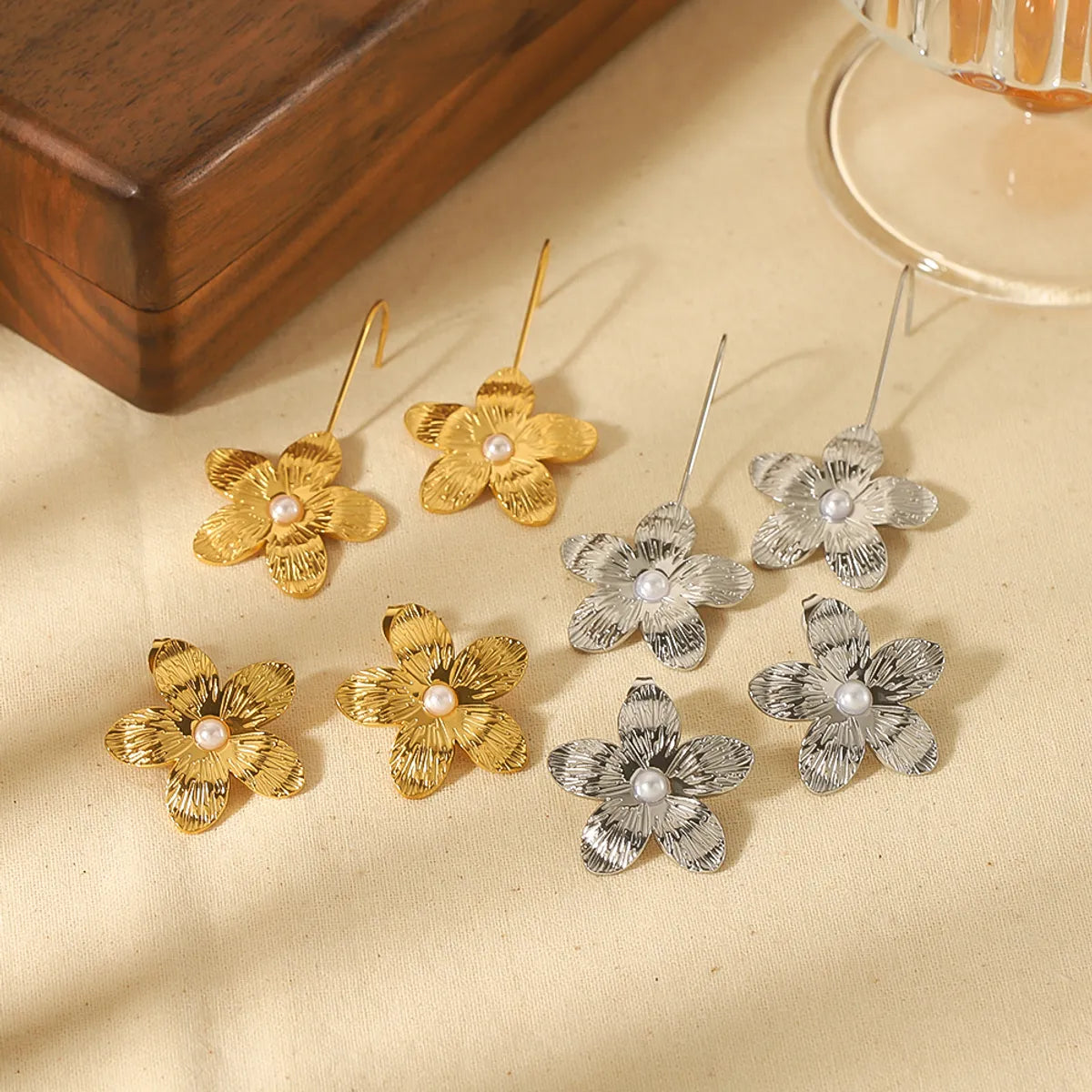 1 Pair Retro Flower Polishing Plating Stainless Steel 18k Gold Plated Ear Studs