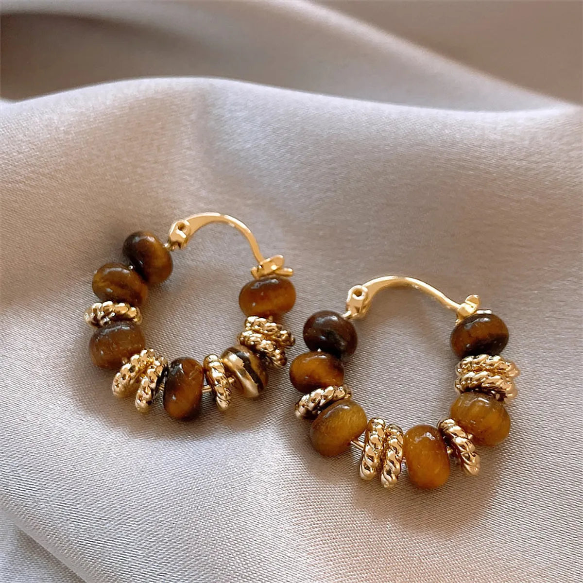 1 Pair Retro French Style Irregular Geometric Oval Inlay Copper Imitation Pearl Tiger Eye Drop Earrings Ear Studs