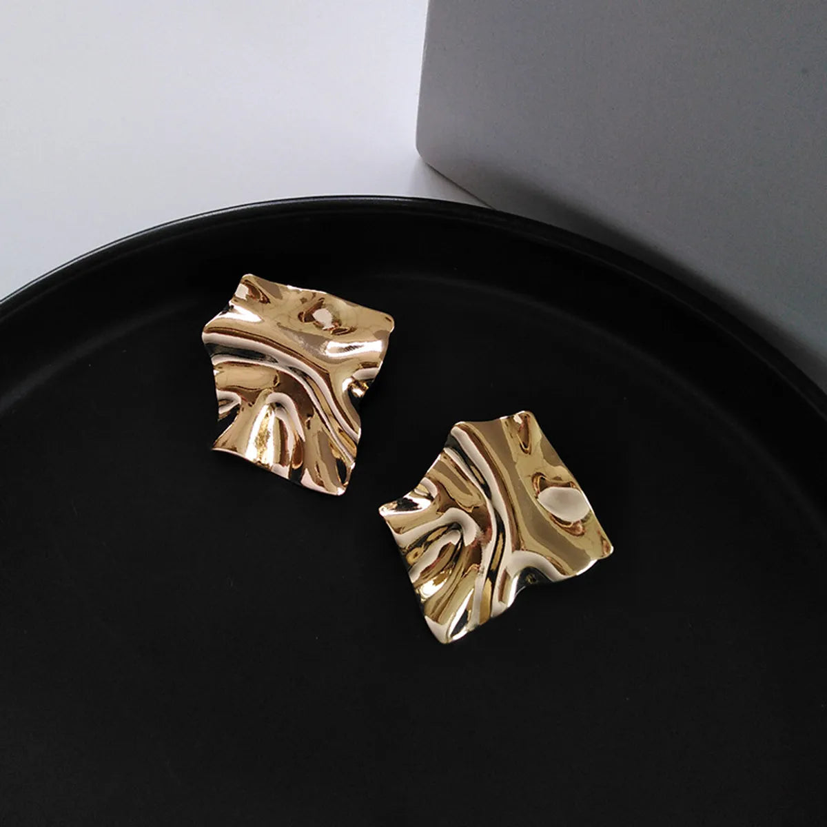 1 Pair Retro Geometric Alloy Pleated Women'S Ear Studs