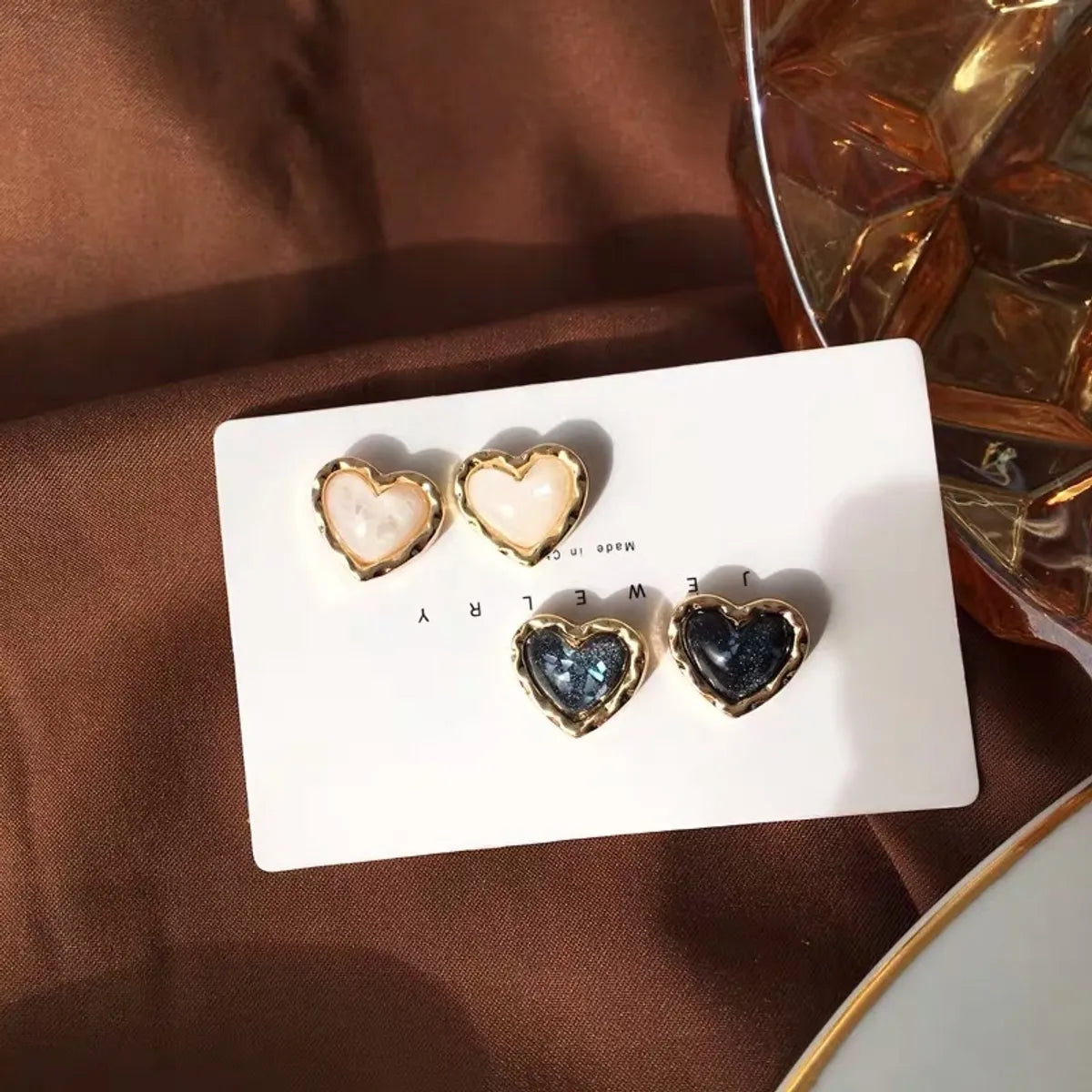 1 Pair Retro Heart Shape Alloy Plating Resin Women's Ear Studs