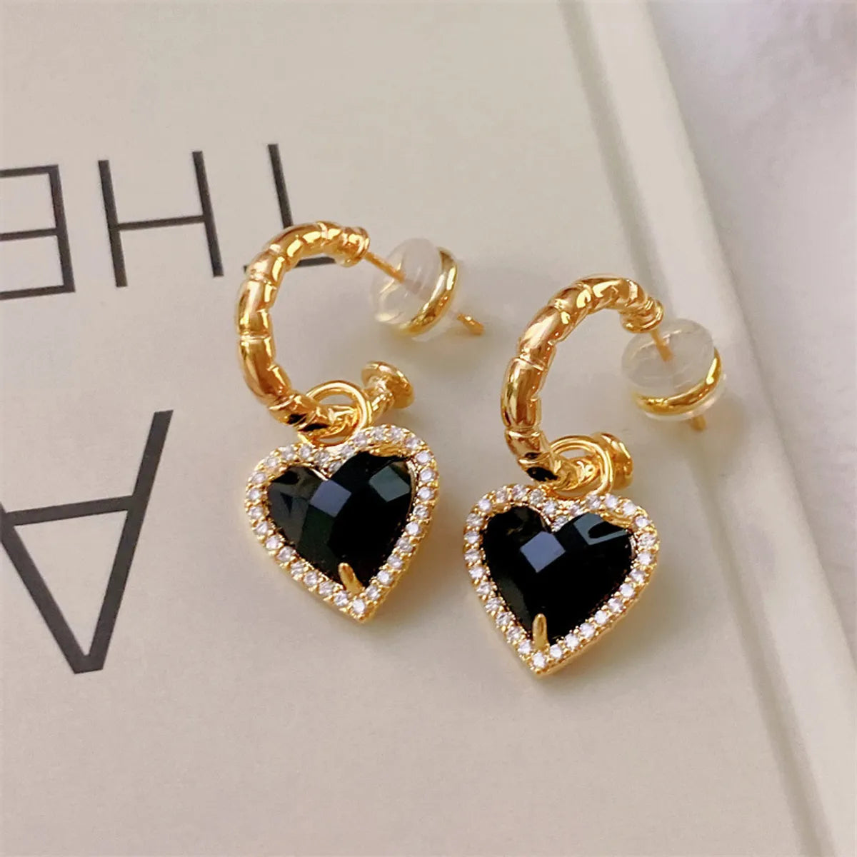 1 Pair Retro Heart Shape Plating Inlay Alloy Artificial Gemstones Drop Earrings