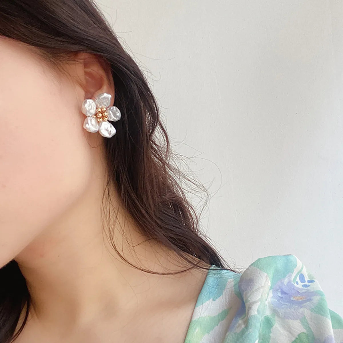 1 Pair Retro Lady Flower Imitation Pearl Alloy Ear Studs