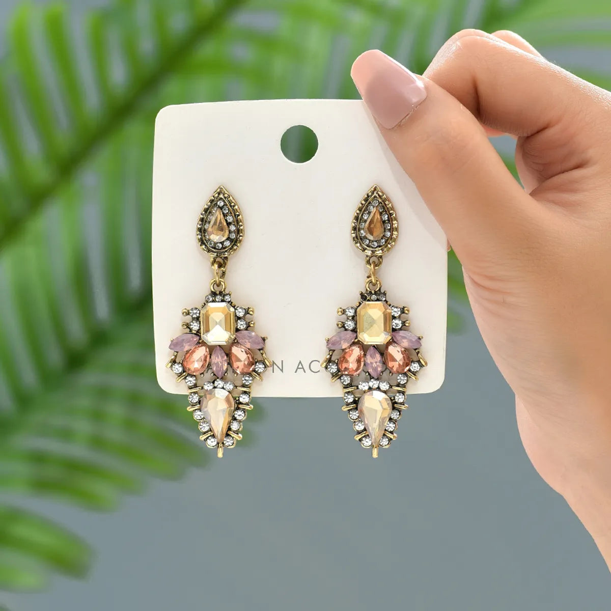 1 Pair Retro Lady Geometric Hollow Out Inlay Zinc Alloy Rhinestones Drop Earrings