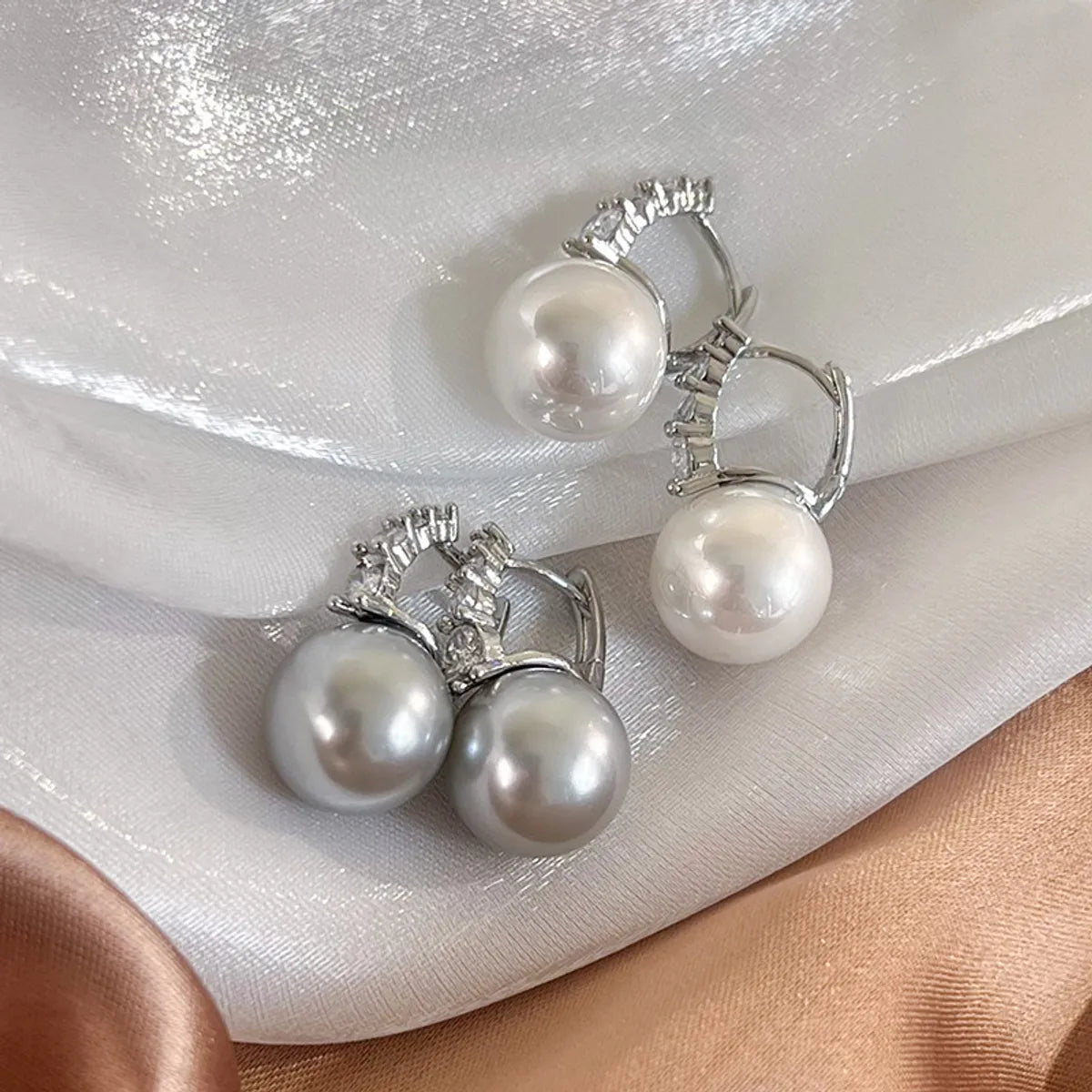 1 Pair Retro Lady Geometric Imitation Pearl Copper White Gold Plated Earrings