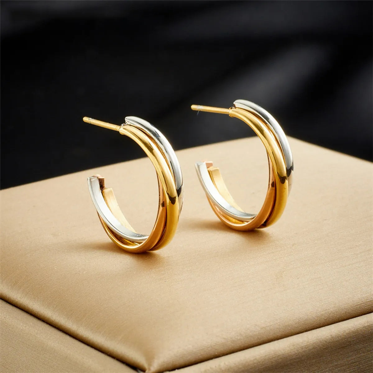 1 Pair Retro Lady Geometric Plating Titanium Steel Ear Studs