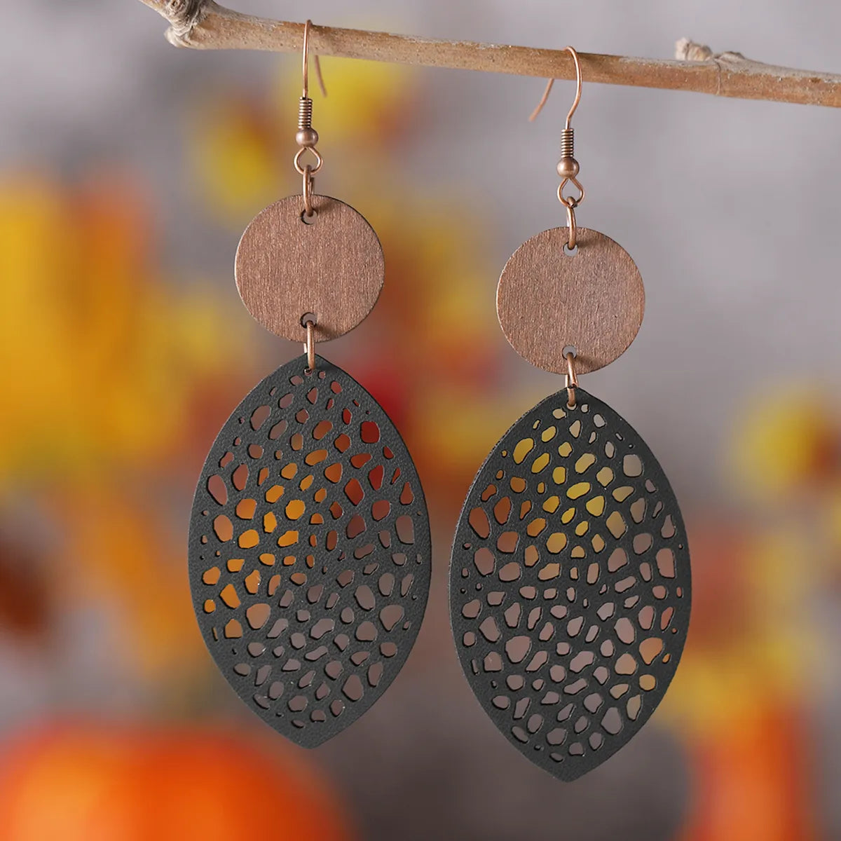 1 Pair Retro Leaves Hollow Out Pu Leather Wood Drop Earrings