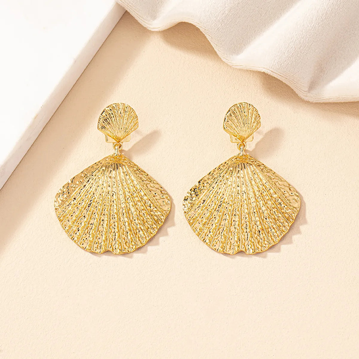 1 Pair Retro Marine Style Commute Shell Plating Alloy Gold Plated Drop Earrings