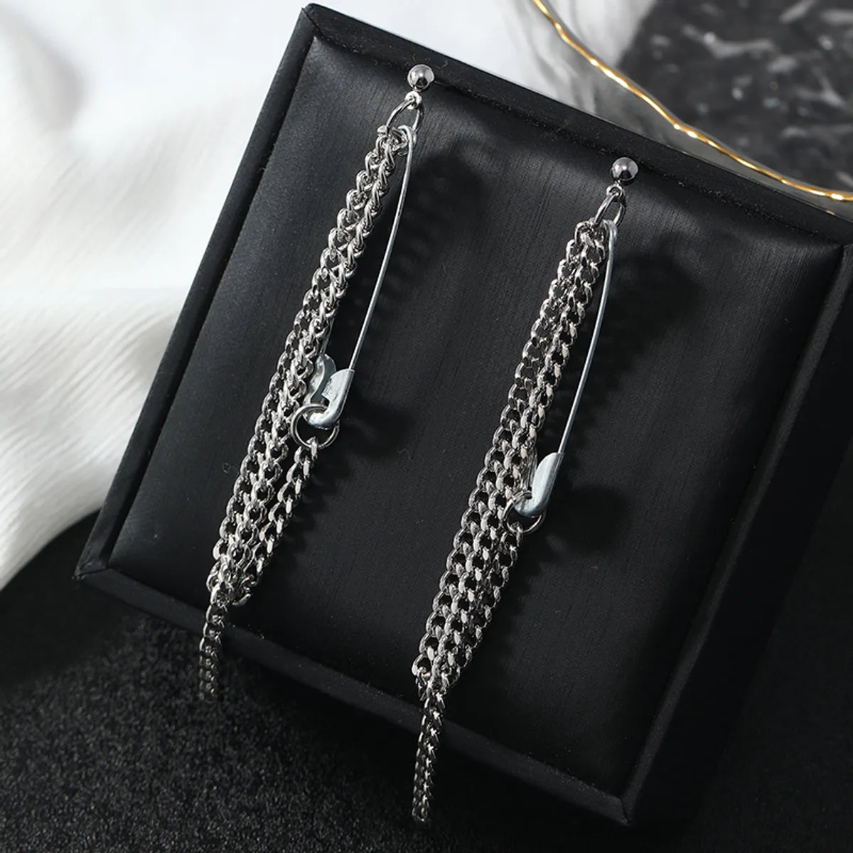 1 Pair Retro Punk Geometric Solid Color Plating Alloy No Inlaid Silver Plated Drop Earrings