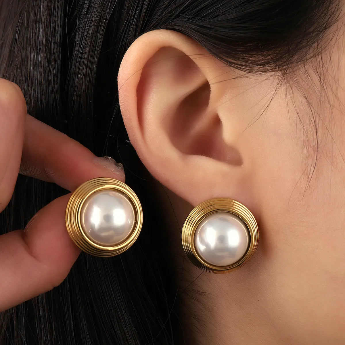 1 Pair Retro Roman Style Geometric Inlay Titanium Steel Artificial Pearls 18K Gold Plated Ear Studs