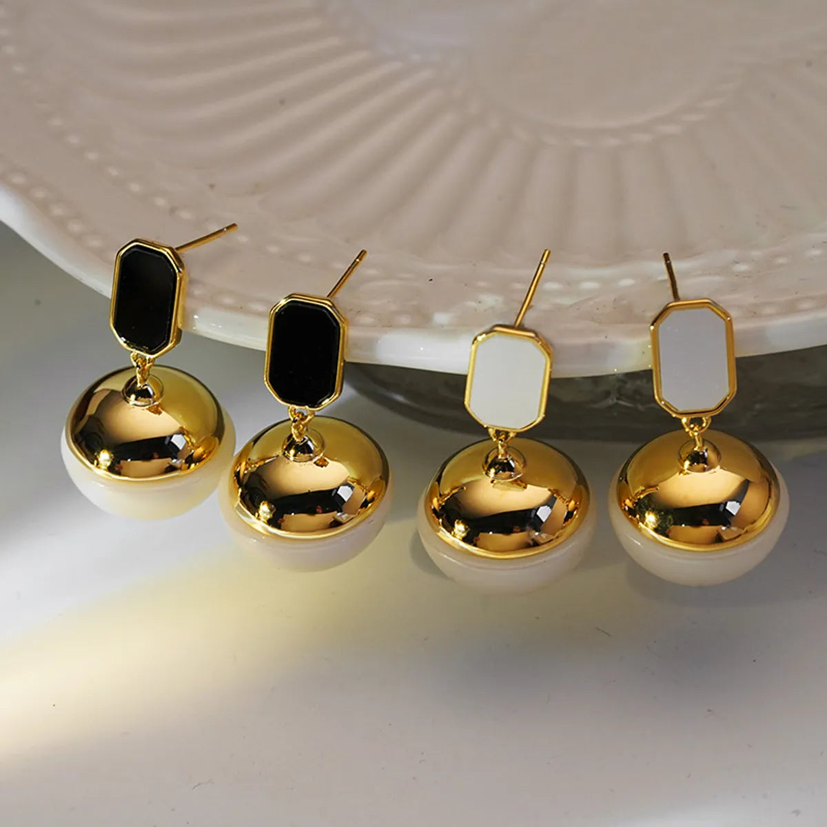 1 Pair Retro Round Copper 18K Gold Plated Drop Earrings