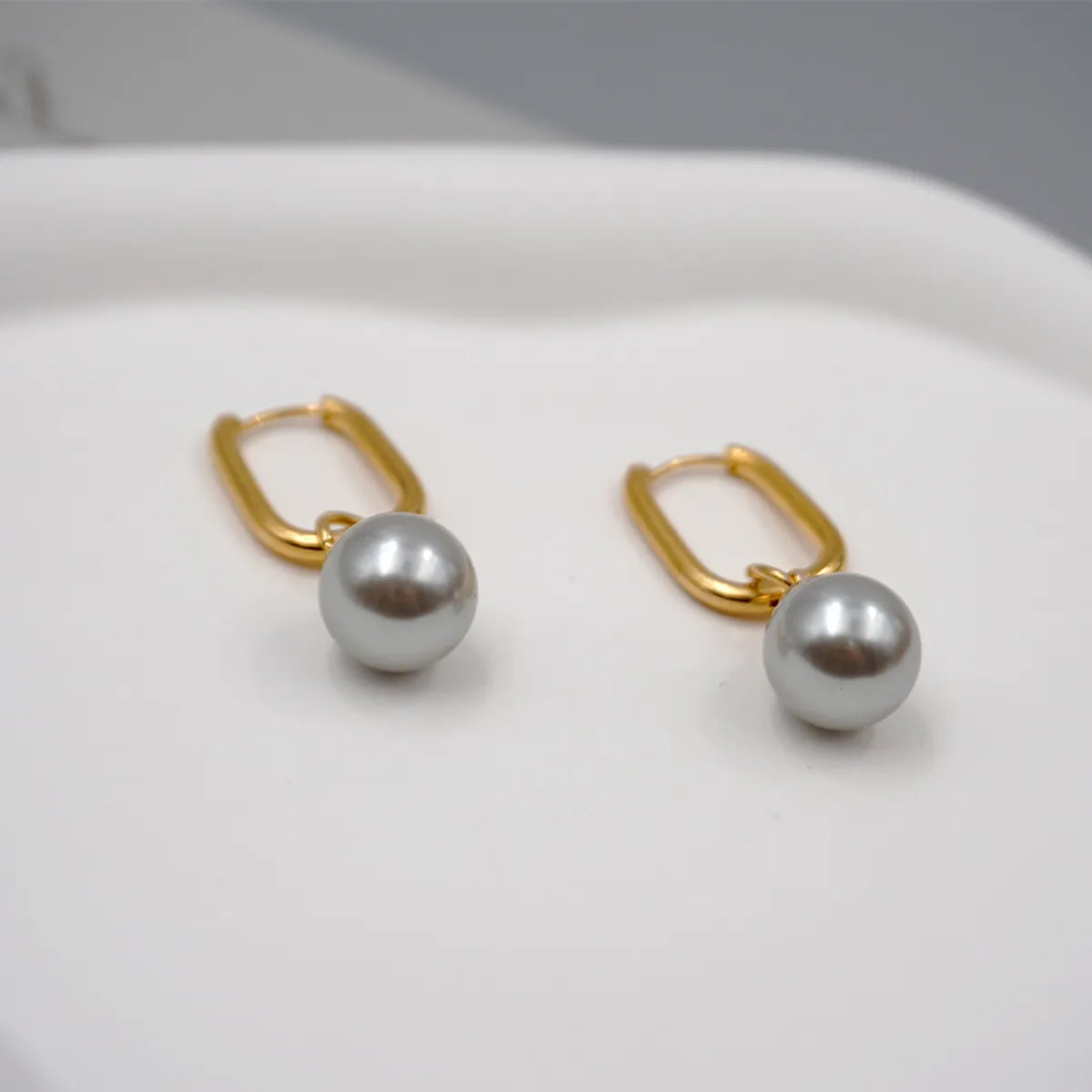 1 Pair Retro Round Freshwater Pearl Titanium Steel Pearl Drop Earrings