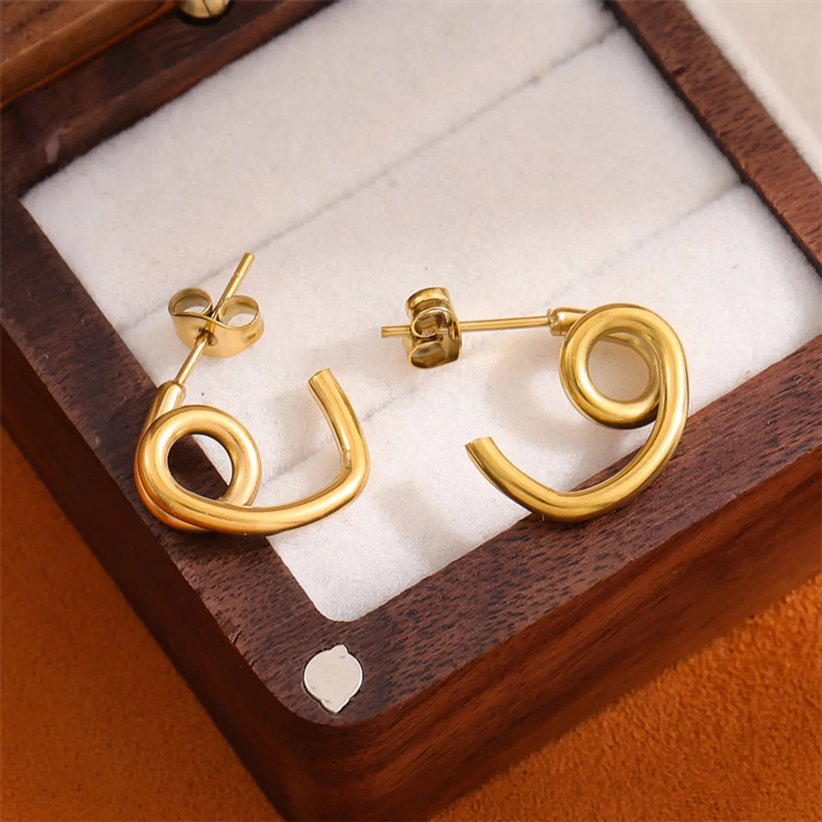 1 Pair Retro Simple Style C Shape Round Plating Stainless Steel 18k Gold Plated Hoop Earrings