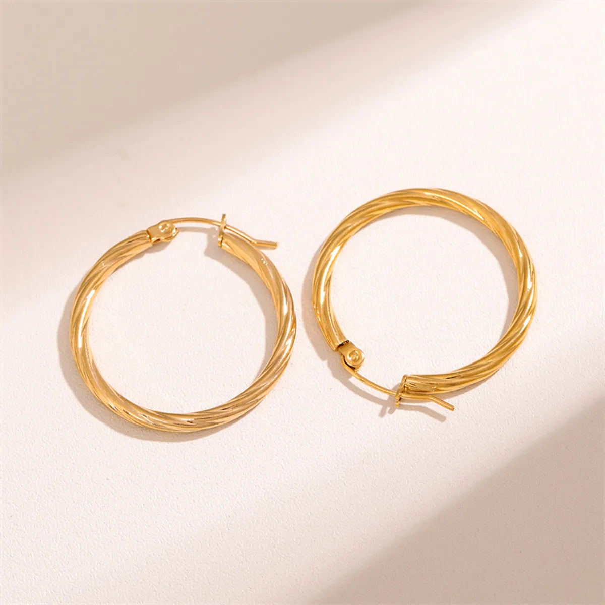 1 Pair Retro Simple Style C Shape Round Plating Stainless Steel 18k Gold Plated Hoop Earrings