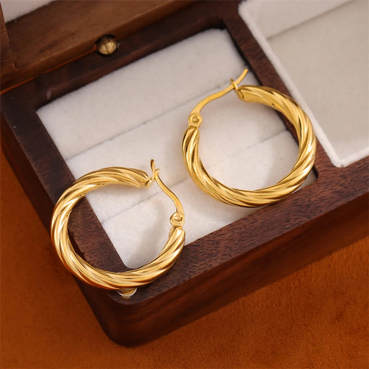 1 Pair Retro Simple Style C Shape Round Plating Stainless Steel 18k Gold Plated Hoop Earrings