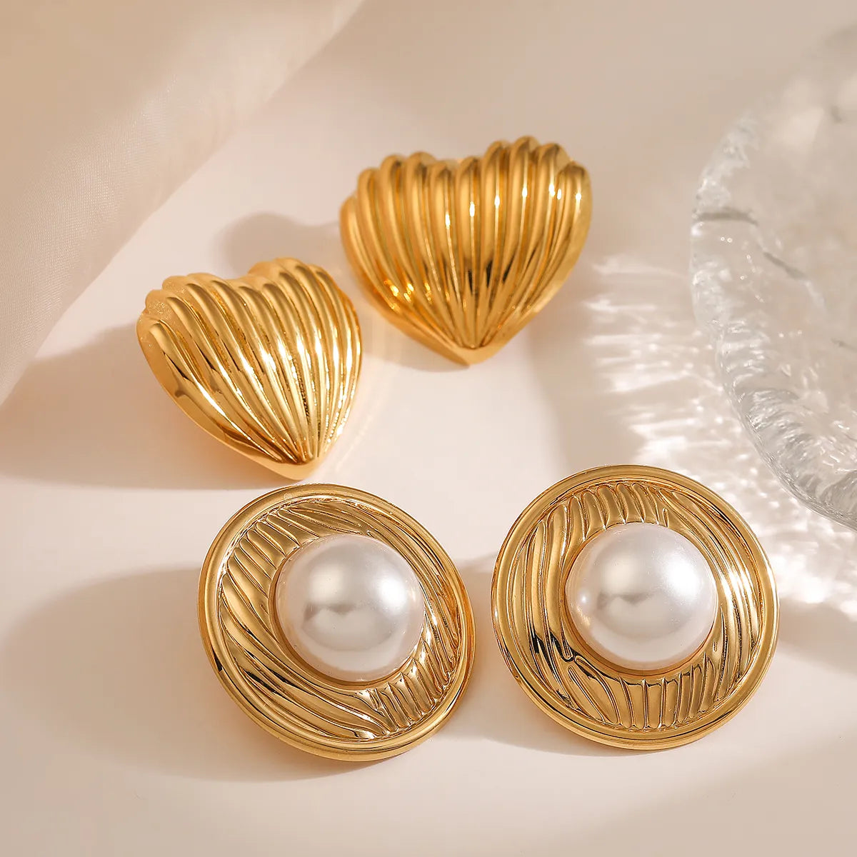 1 Pair Retro Simple Style Commute Round Heart Shape Inlay 304 Stainless Steel Pearl Ear Studs