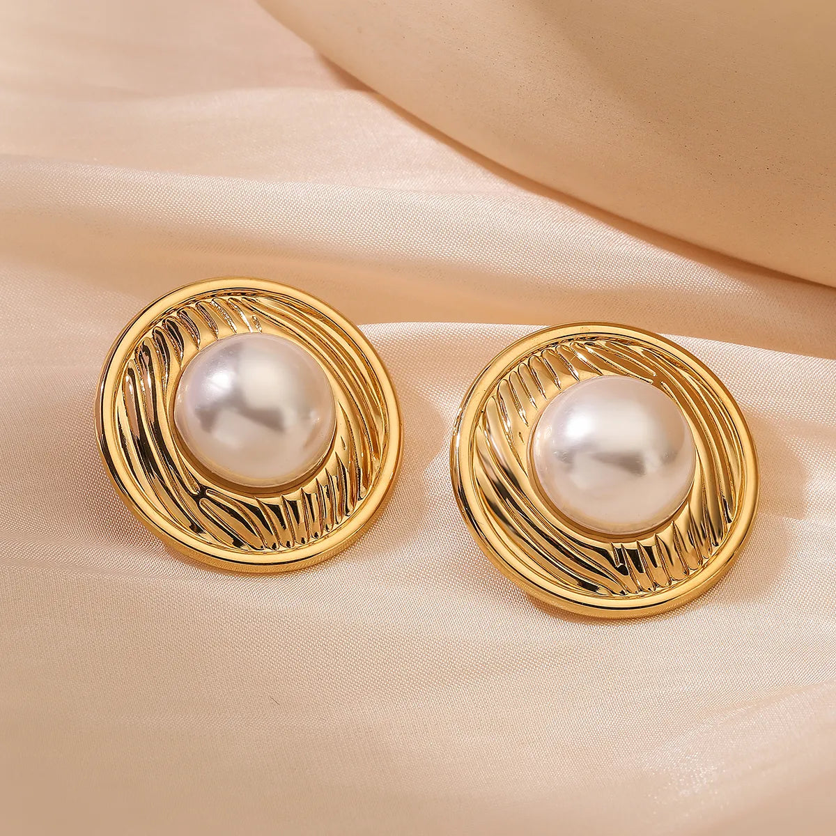 1 Pair Retro Simple Style Commute Round Heart Shape Inlay 304 Stainless Steel Pearl Ear Studs