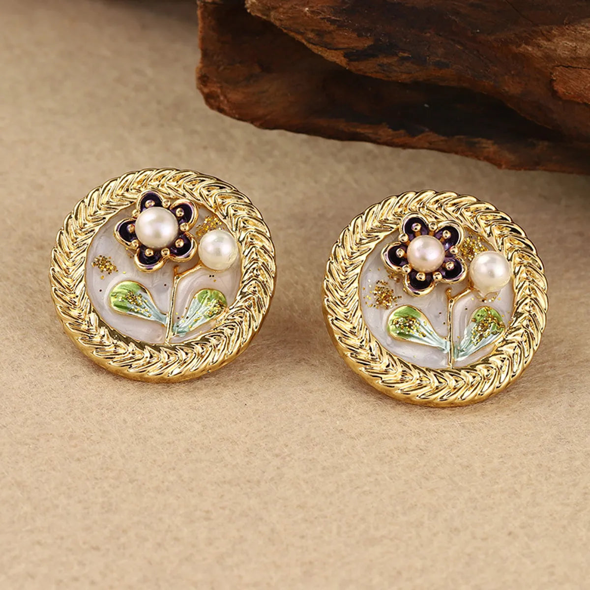 1 Pair Retro Simple Style Flower Lotus Lacquer Painting Inlay Alloy Copper Natural Pearl Zircon 18K Gold Plated Ear Studs