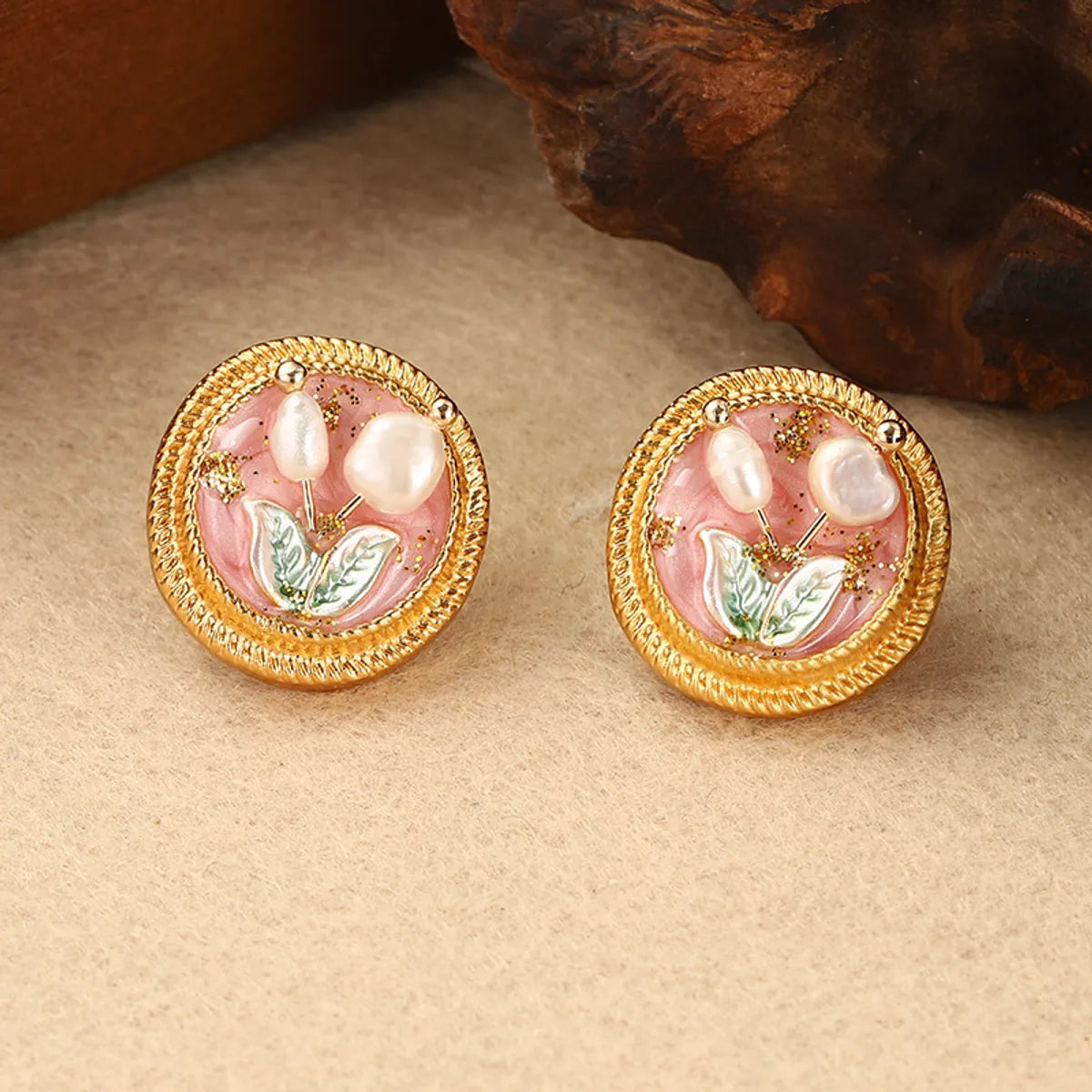 1 Pair Retro Simple Style Flower Lotus Lacquer Painting Inlay Alloy Copper Natural Pearl Zircon 18K Gold Plated Ear Studs