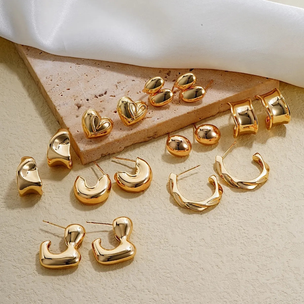 1 Pair Retro Simple Style Geometric Heart Shape Plating Copper Ear Studs