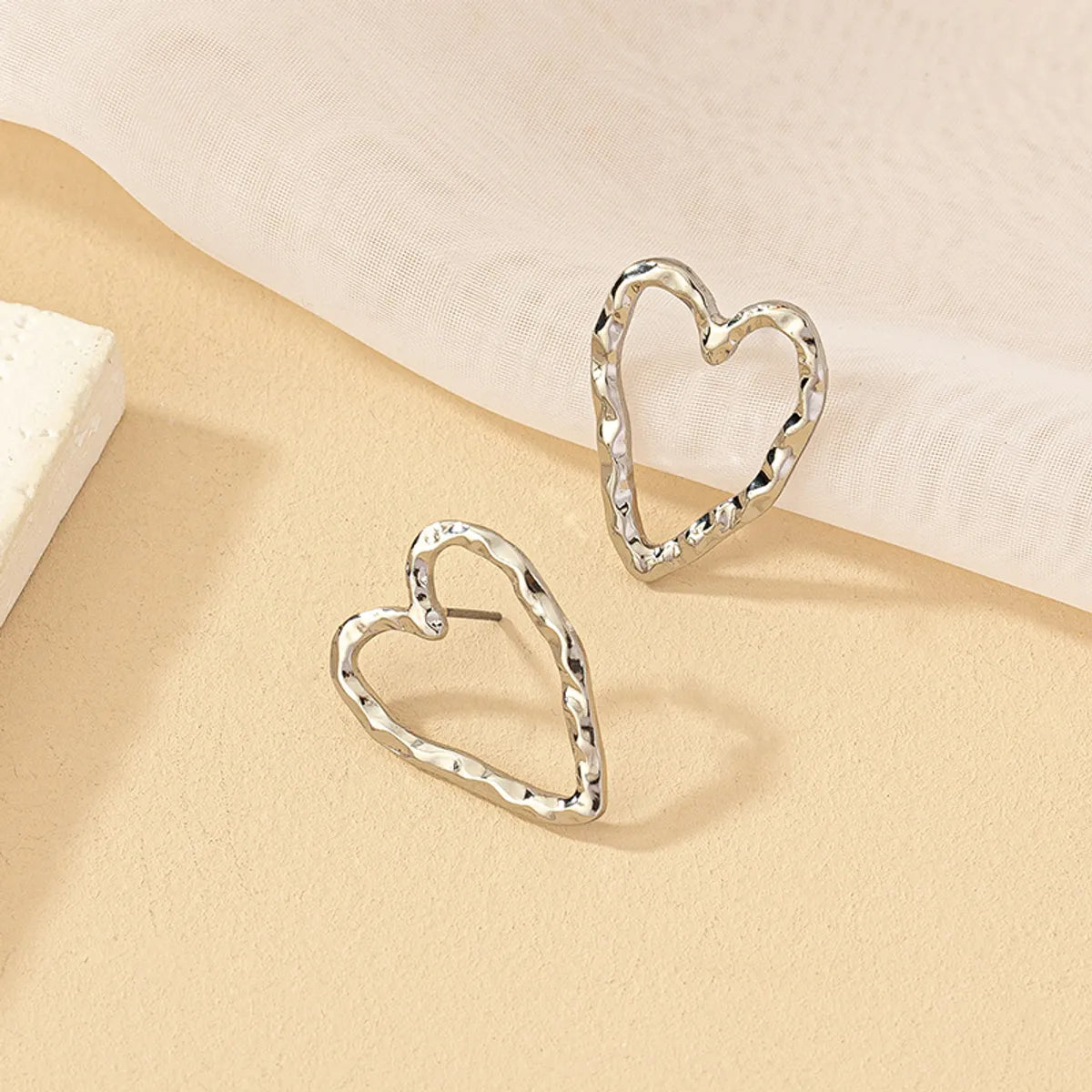 1 Pair Retro Simple Style Heart Shape Plating Alloy Gold Plated Ear Studs